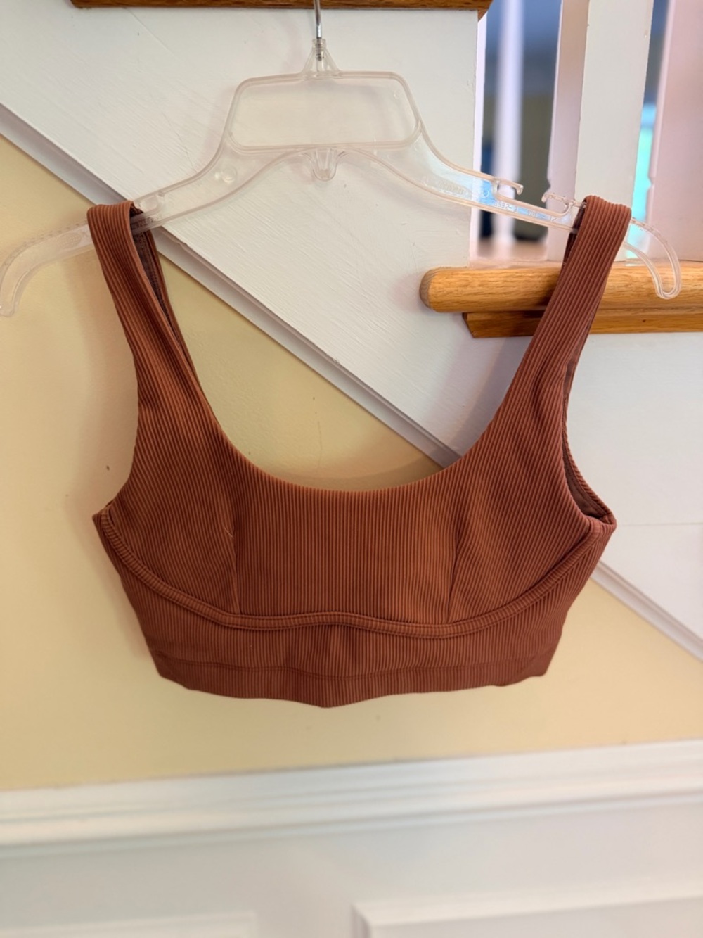 Ladies Size Medium Cream Yoga Ribbed Scoop Crop Top in Warm Terracotta GUC ❤️
